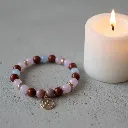 Bracelet en Pierre précieuse Breloque dorée signe du zodiaque Scorpion (6 po (très petit), Aigue Marine) (Modifier avec l'IA).webp