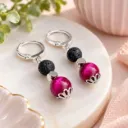 Boucles d’oreilles magenta et lave noire.webp