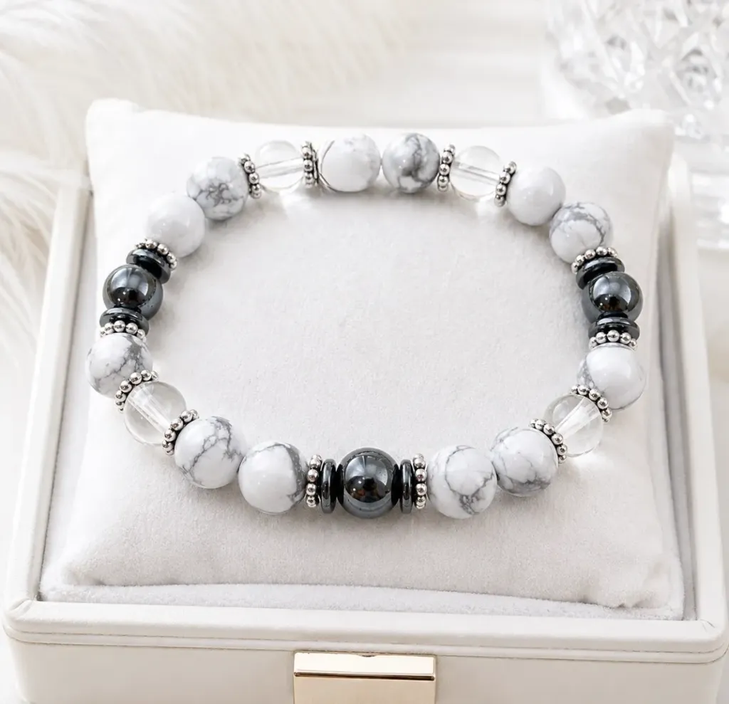 Bracelet Sérénité ancrée – Cristal de roche, Howlite et Hématite – 8 mm